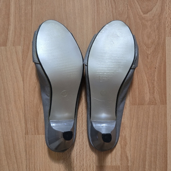 BNWOT grey silver sparkle kitten heel jewelled slip on high heeled shoes size 36 - Picture 9 of 9